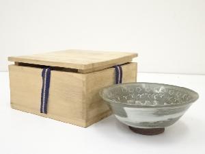 龍山造　刷毛目三島茶碗（保護箱）